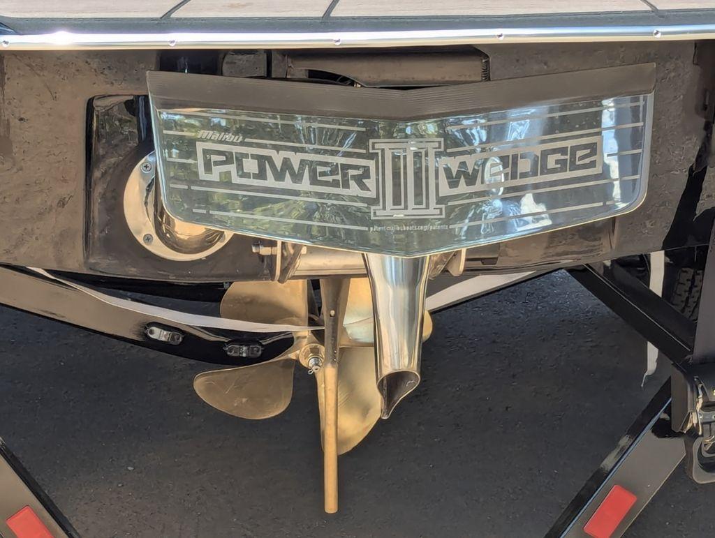 2025 Malibu 21 LX