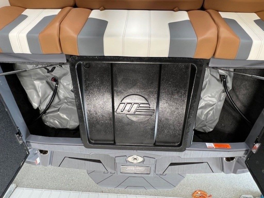 2024 Malibu Boats 21 LX
