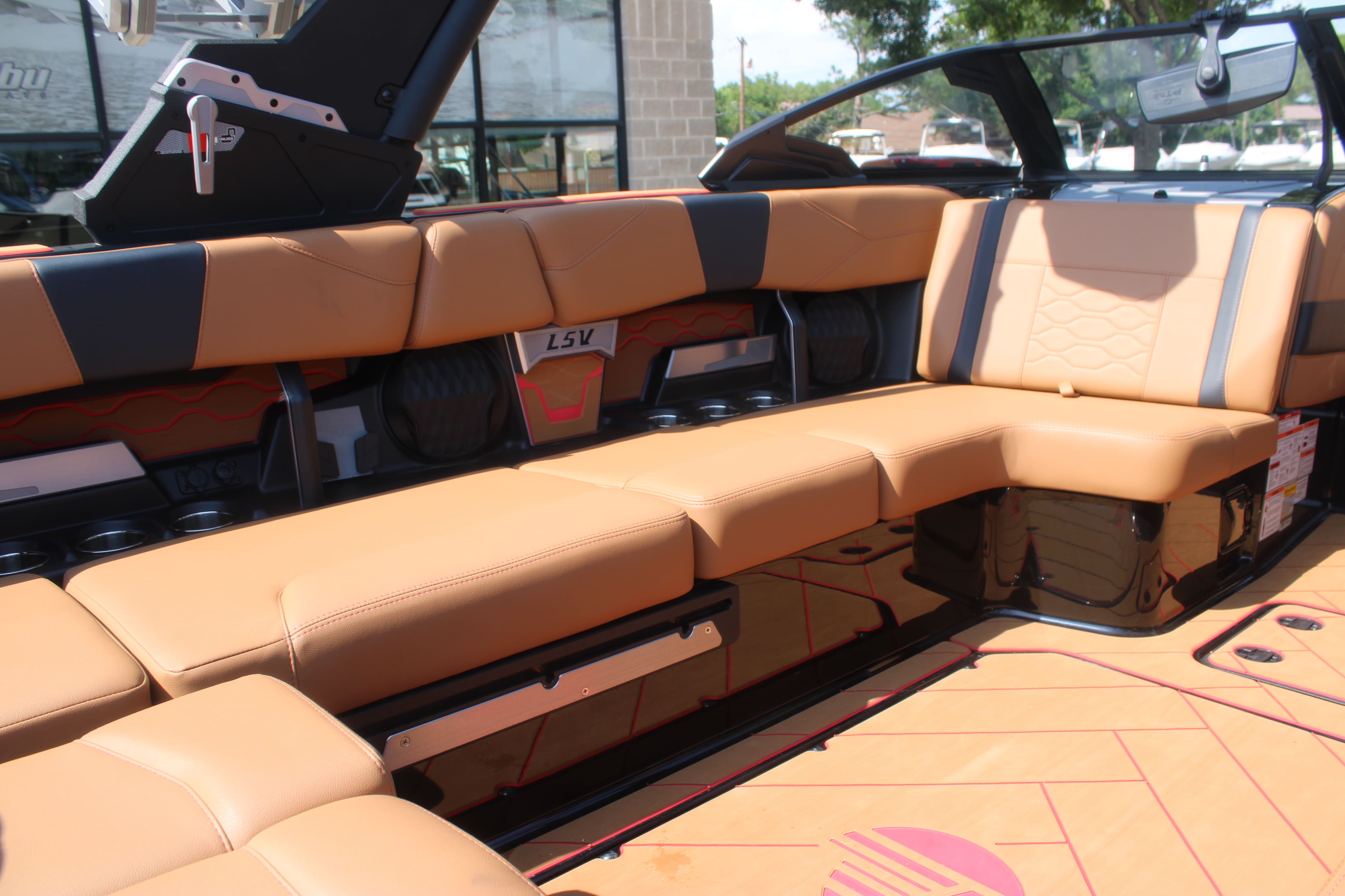2025 Malibu 23 LSV