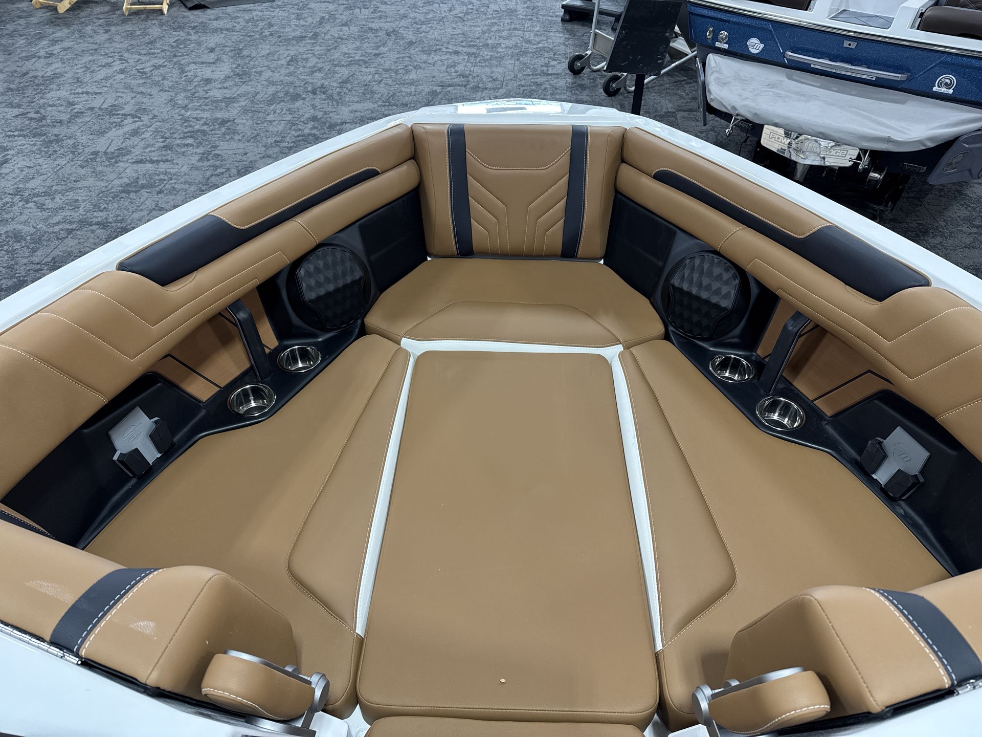 2025 Malibu 25 LSV