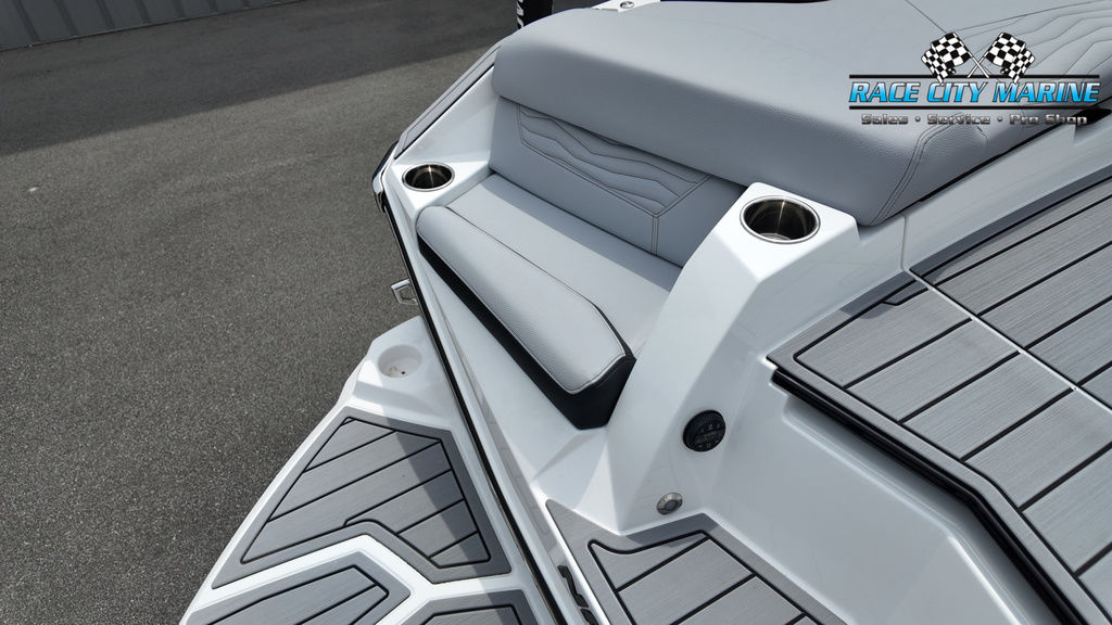 2025 Nautique G21