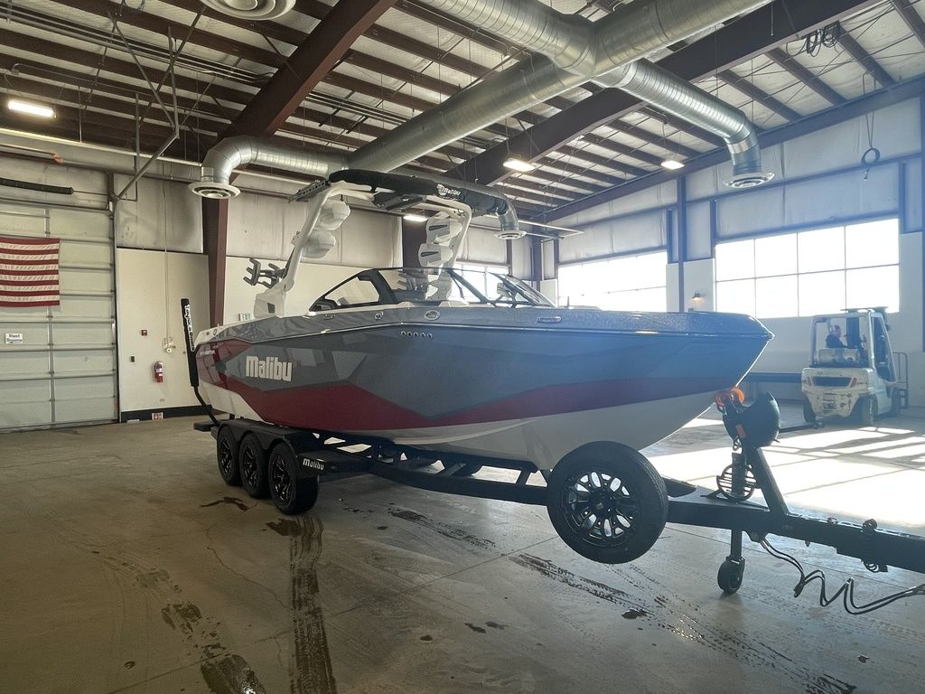 2025 Malibu Boats 25 LSV