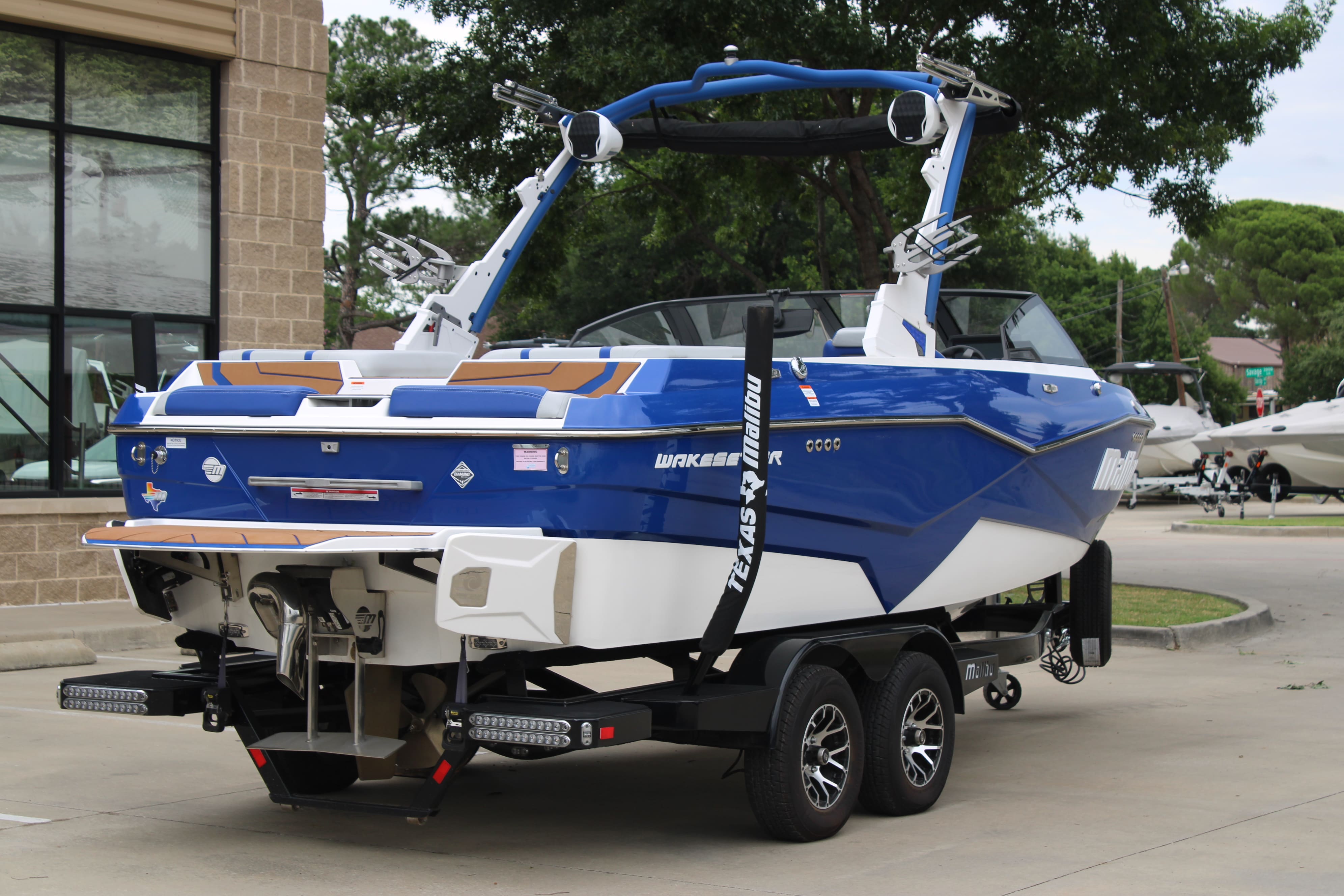 2023 Malibu 22 LSV