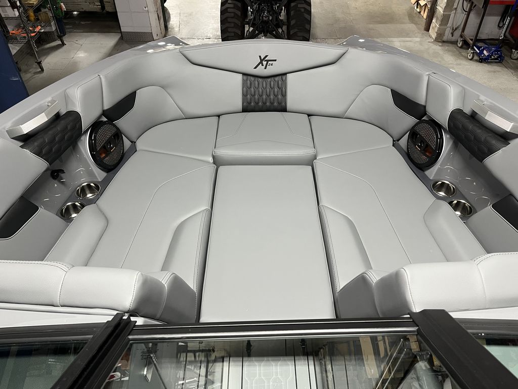 2025 MasterCraft XT24