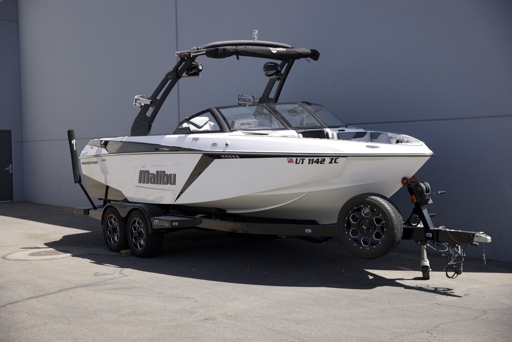 2020 Malibu Boats 23 LSV