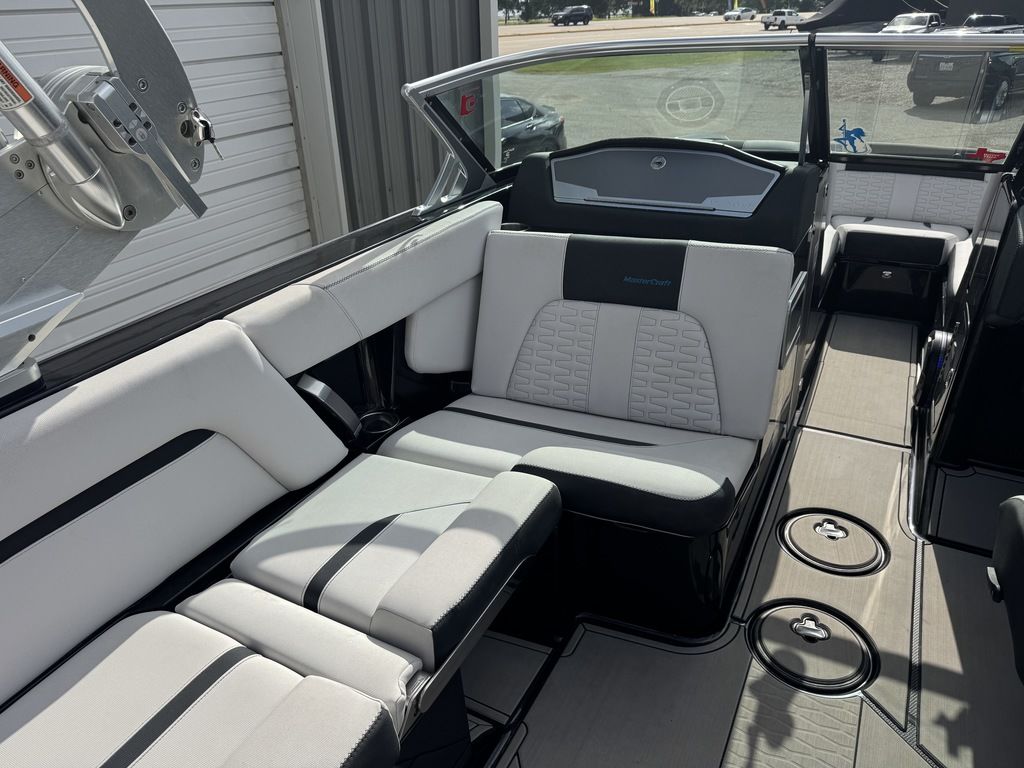 2019 MasterCraft X24
