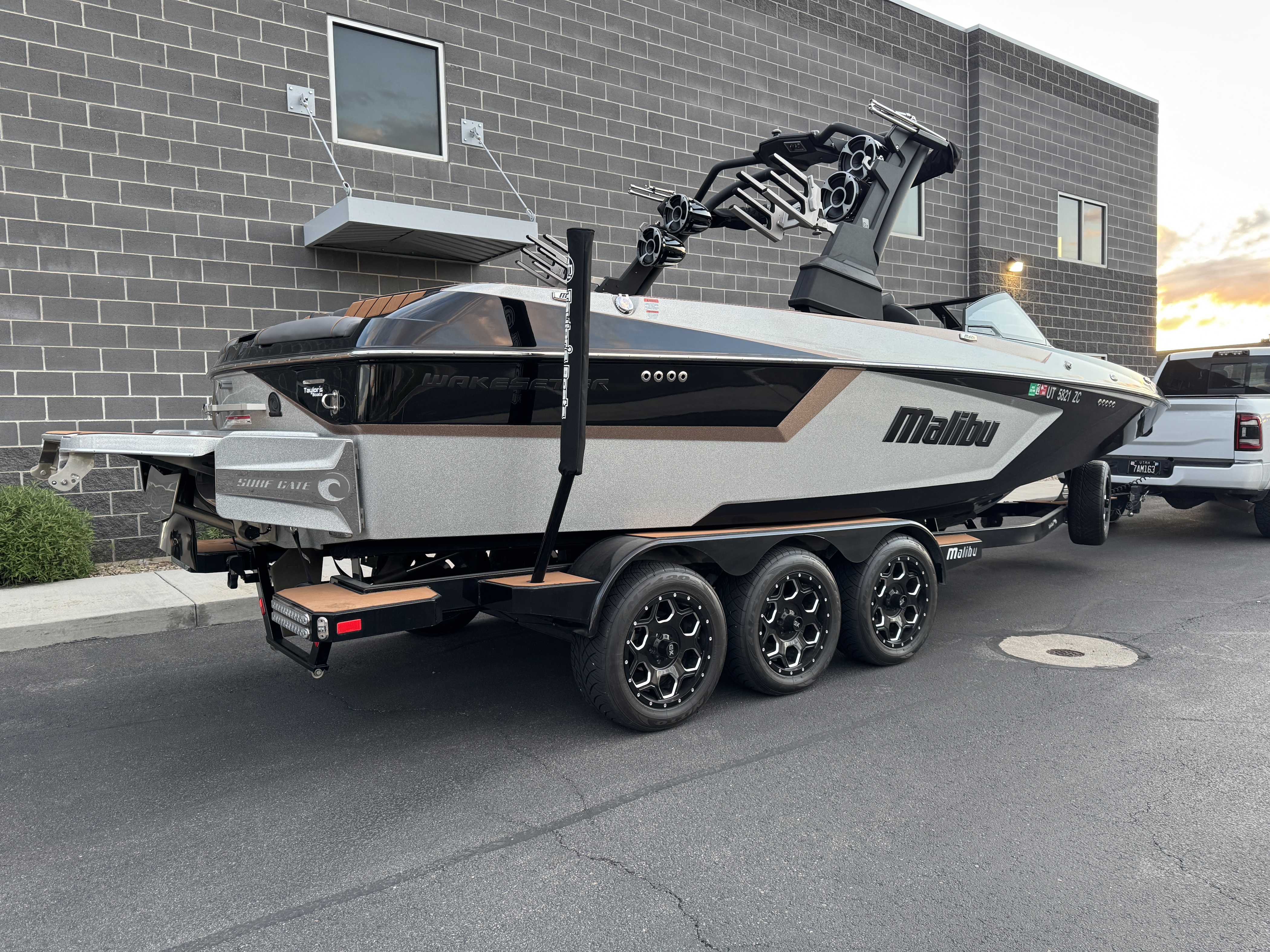 2021 Malibu 24 MXZ - Low hours/Loaded