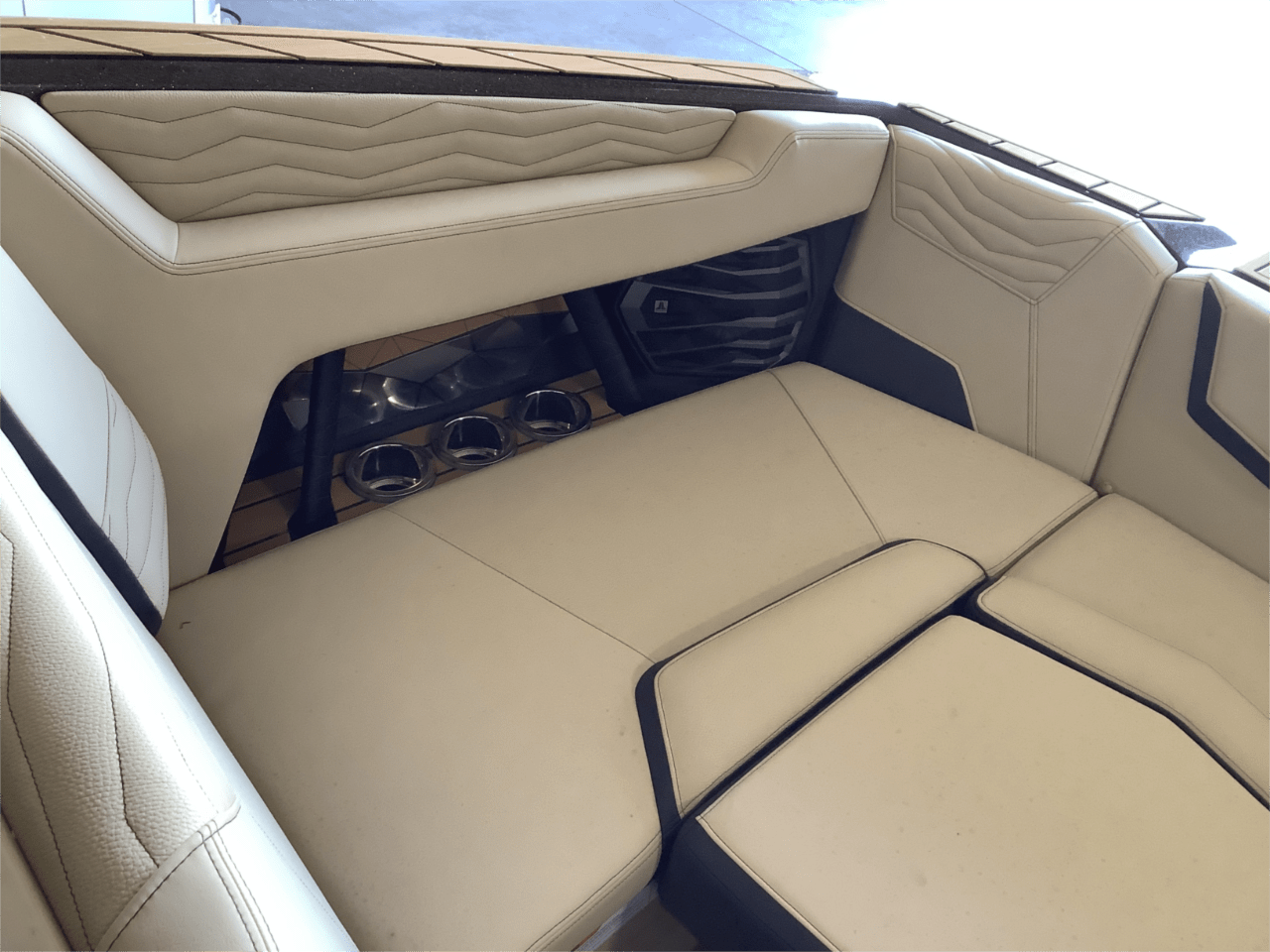2025 Nautique G23