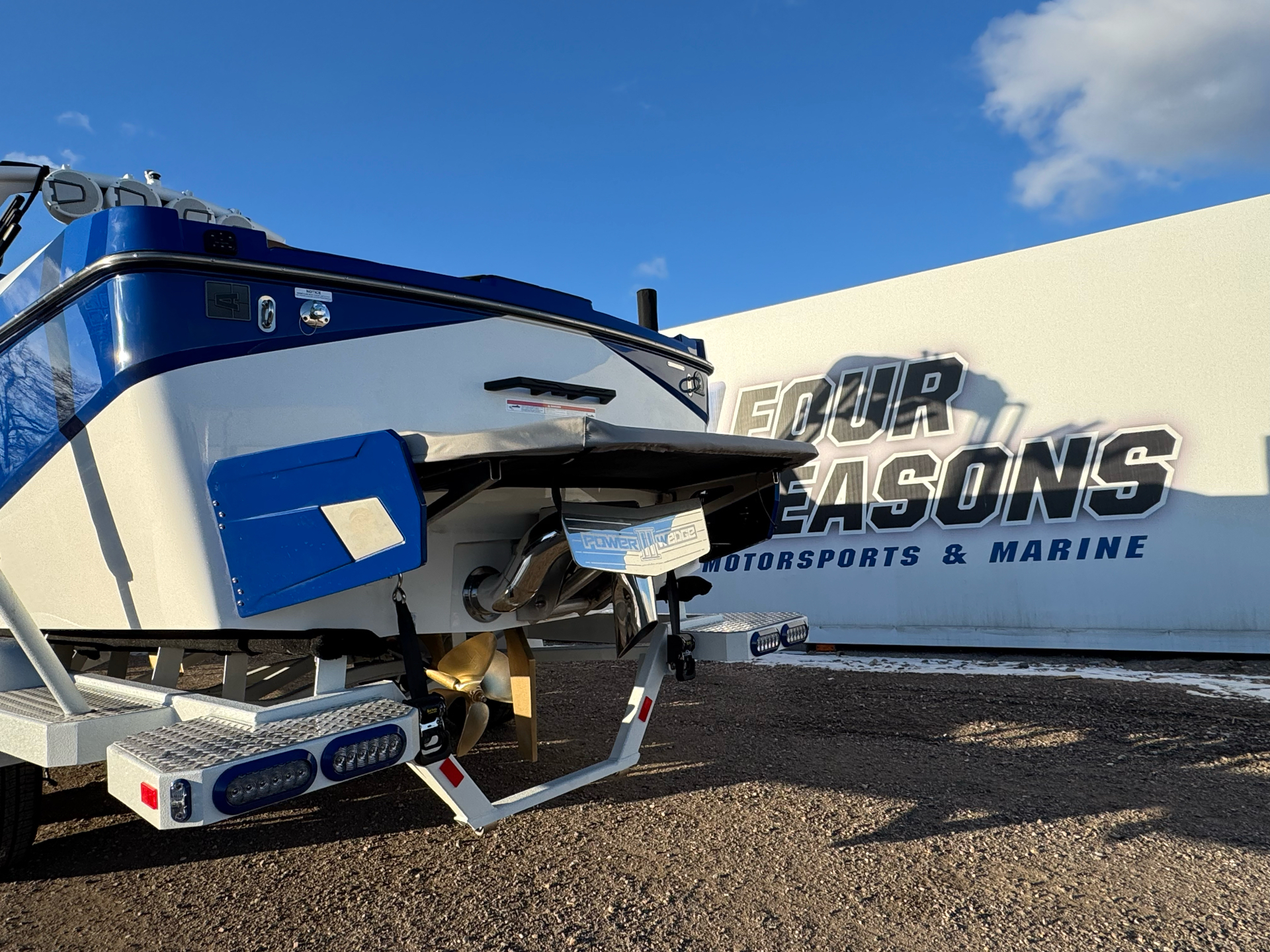 2025 Axis T250