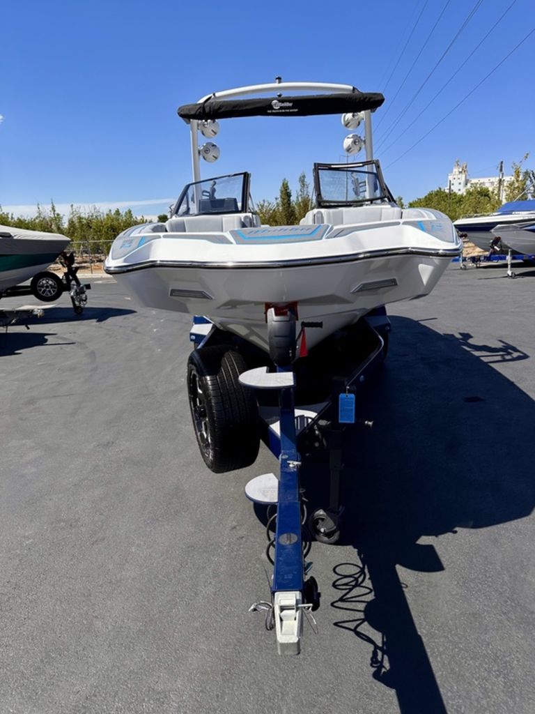 2024 Malibu Boats 24 MXZ