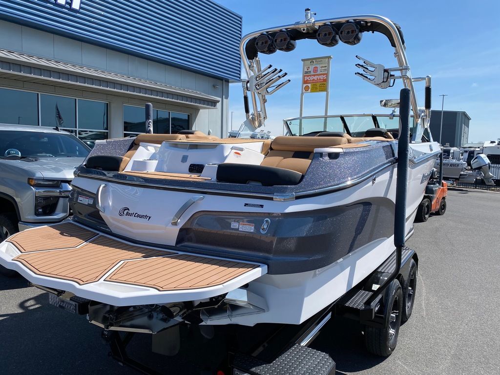 2021 MasterCraft X24