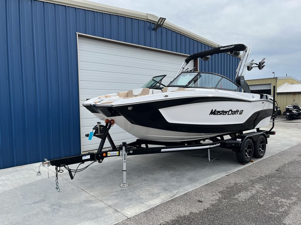 2024 MasterCraft XT20