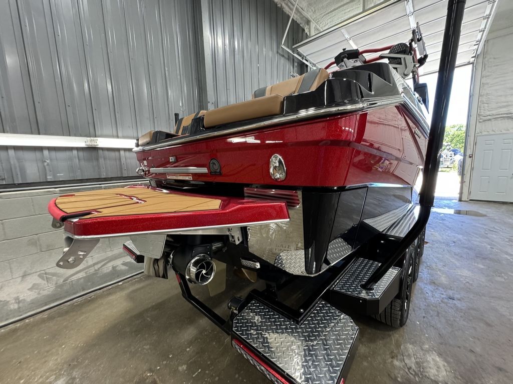 2024 Malibu Boats M242