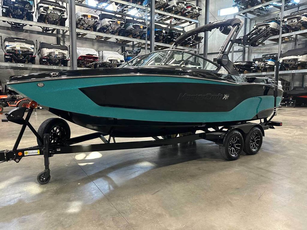 2025 MasterCraft XT22