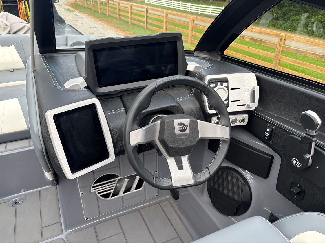 2022 Malibu 24 MXZ Icon