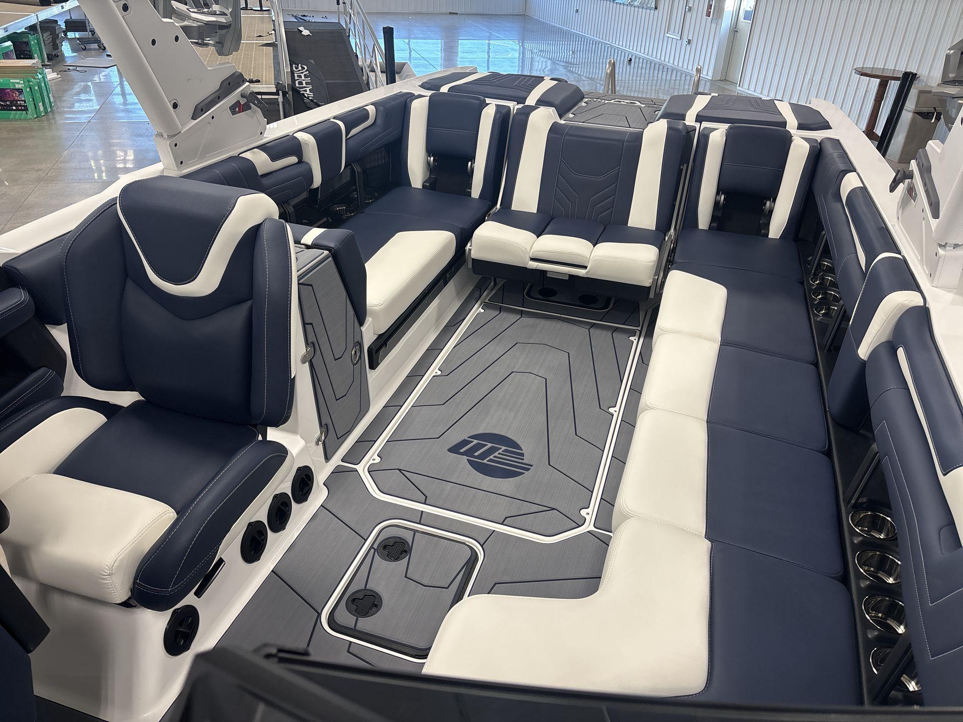 2025 Malibu 25 LSV