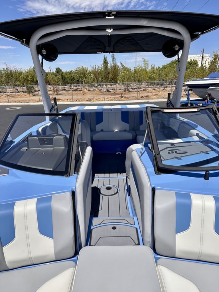 2024 Malibu Boats 21 LX