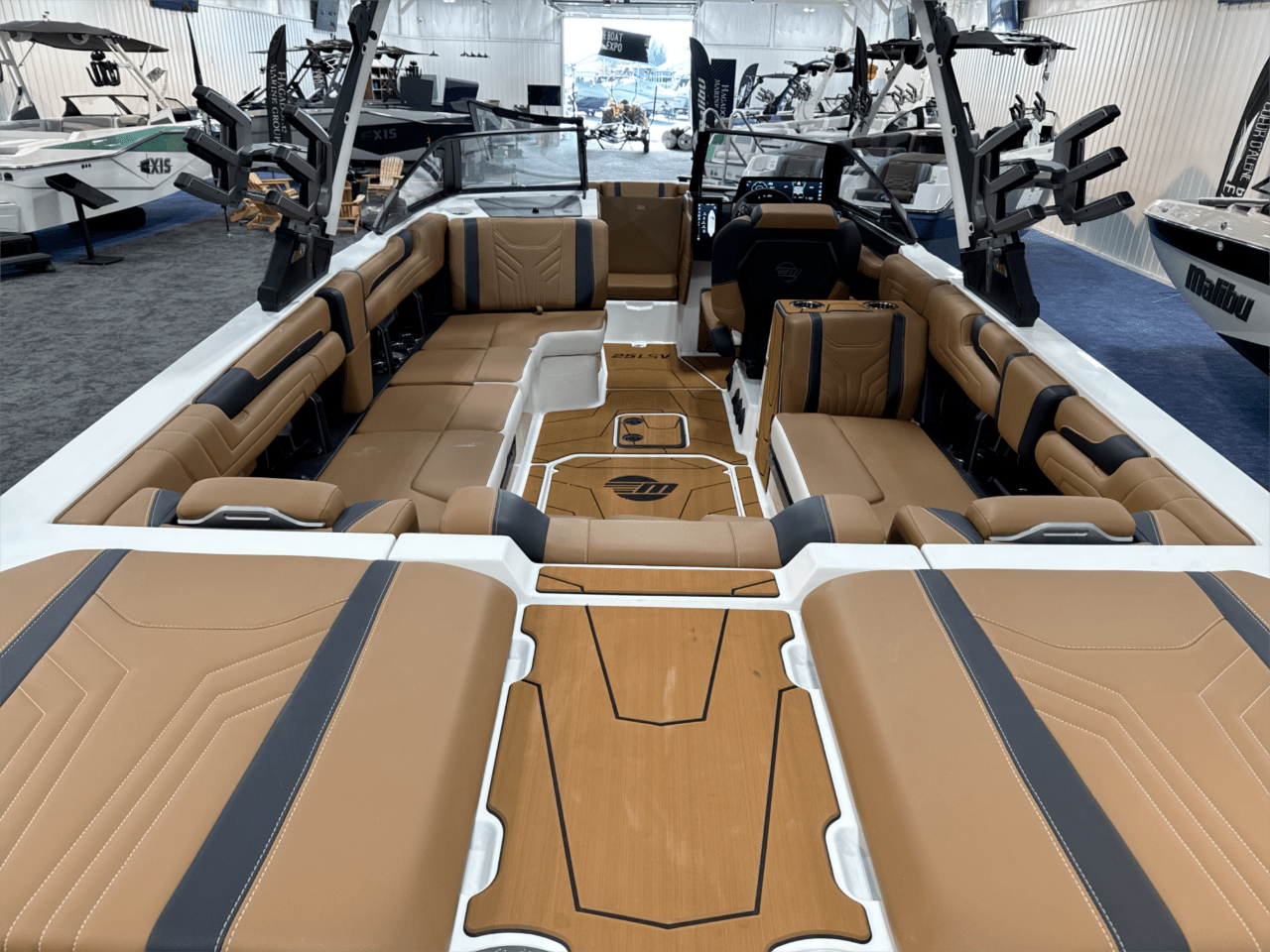2025 Malibu 25 LSV