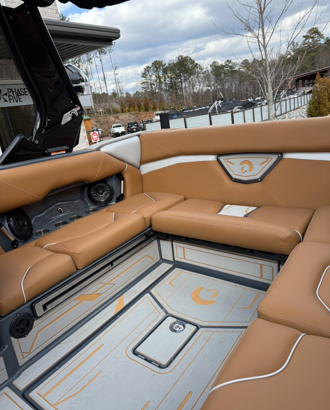 2025 Centurion NV233