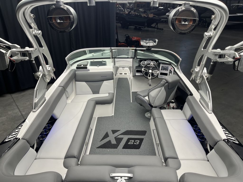 2019 MasterCraft XT23
