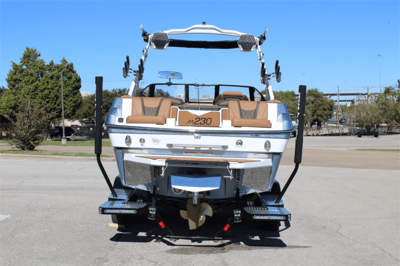 2025 Malibu M230