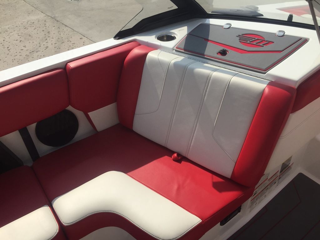 2022 Malibu Boats 21 LX Icon