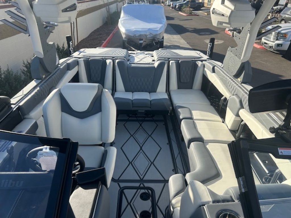 2025 Malibu Boats M230