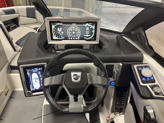 2022 Malibu M220 -LT4, GX Power Tower, Thruster