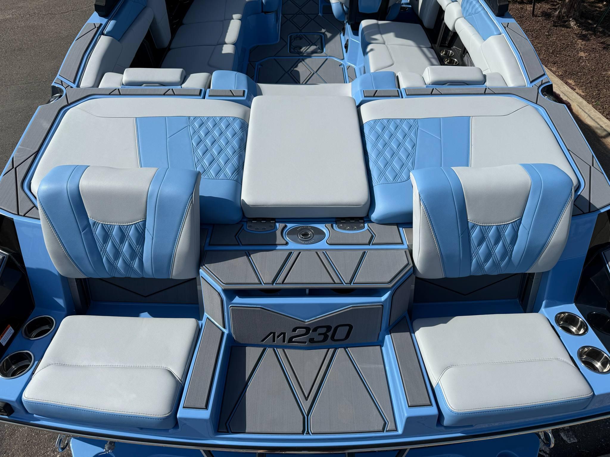 2025 Malibu M230