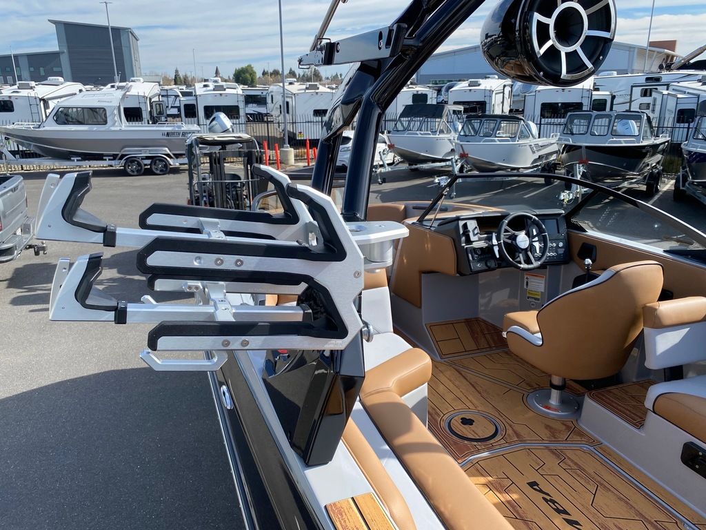 2025 MOOMBA MAX