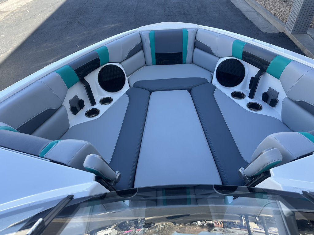 2023 Malibu Boats 26 LSV
