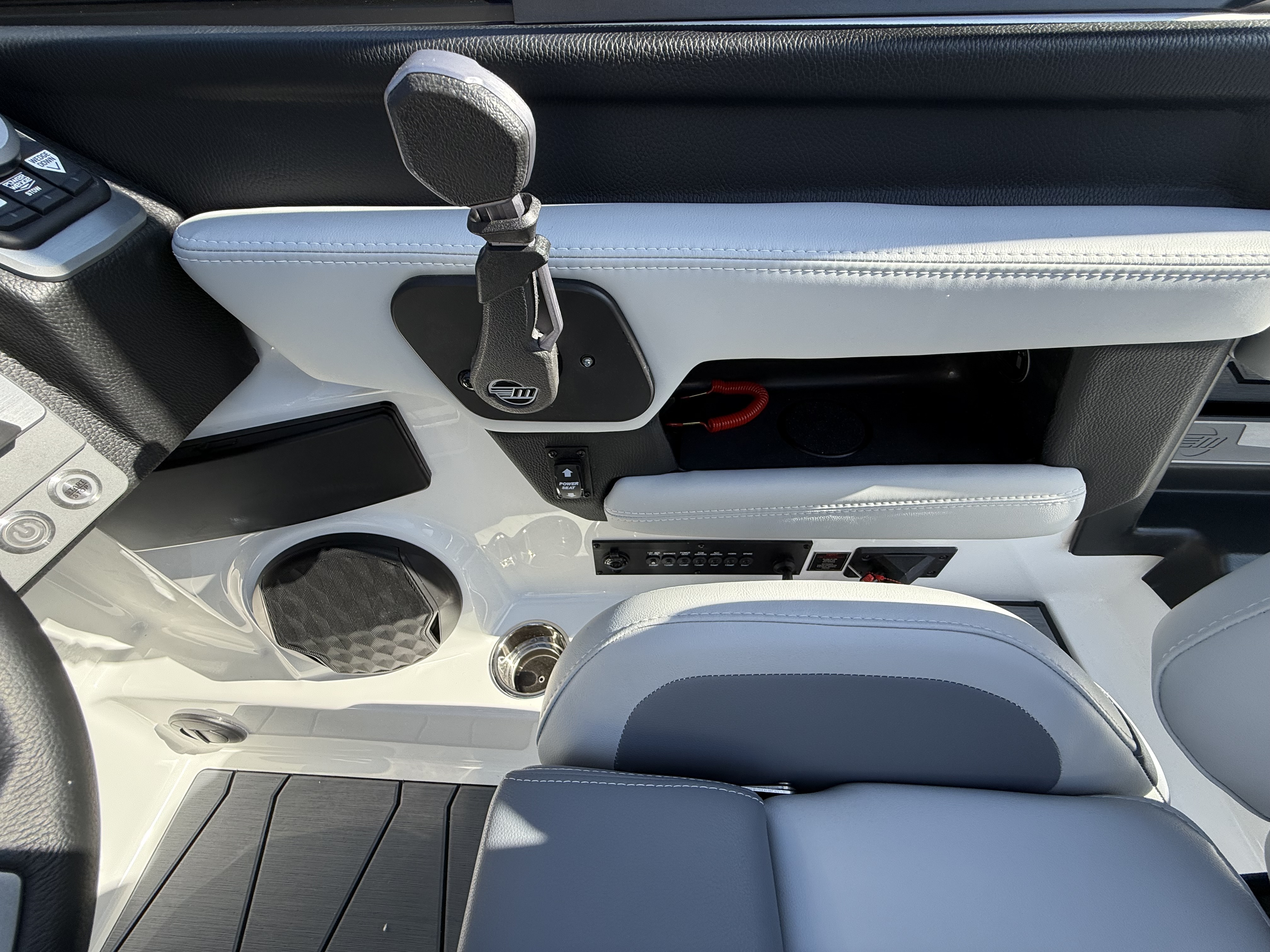 2025 Malibu 22 MXZ