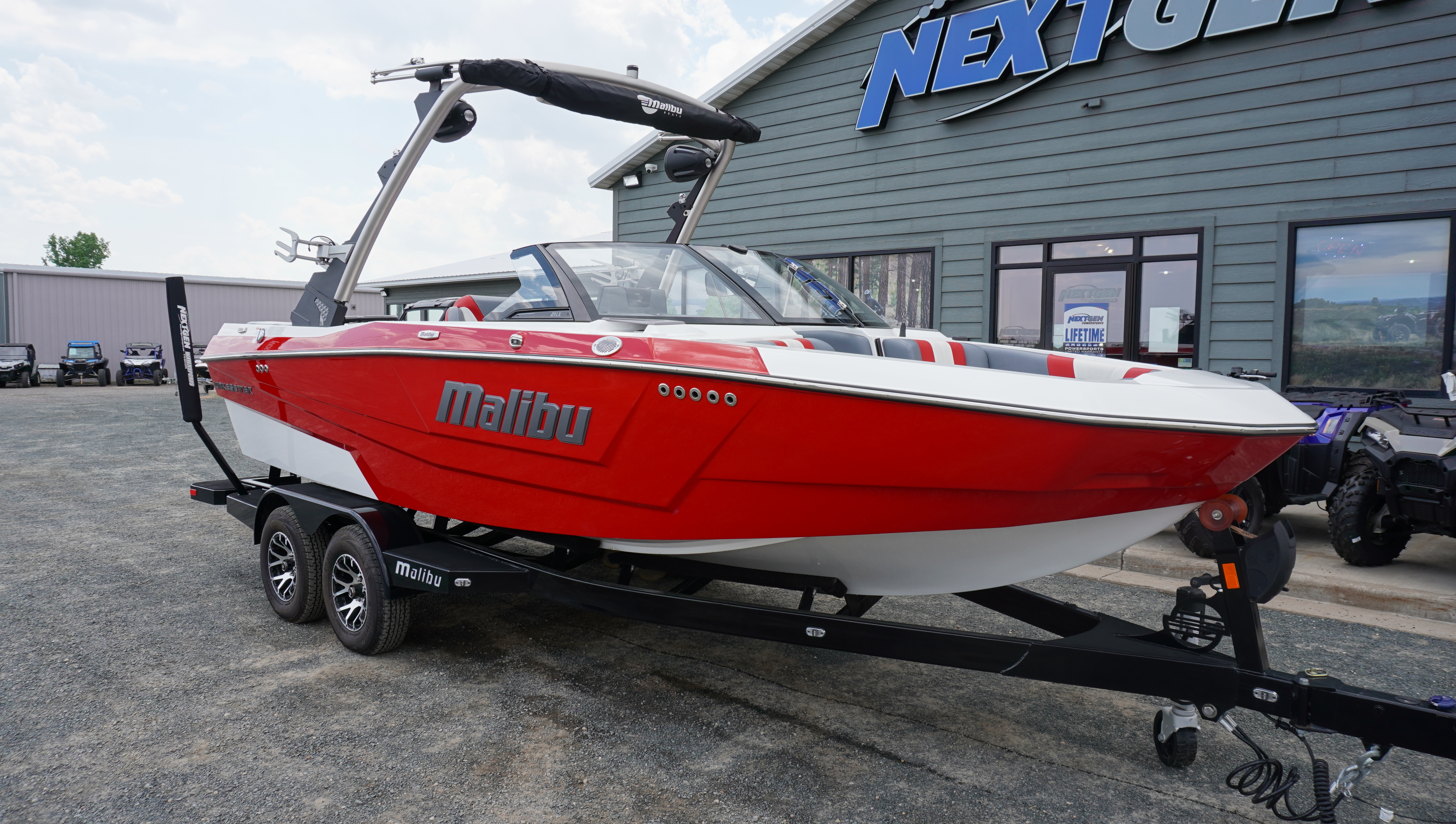 2023 Malibu Boats 21 LX