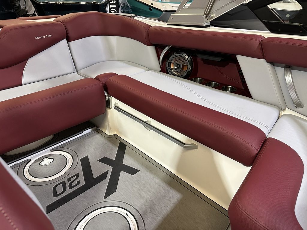 2022 MasterCraft XT20