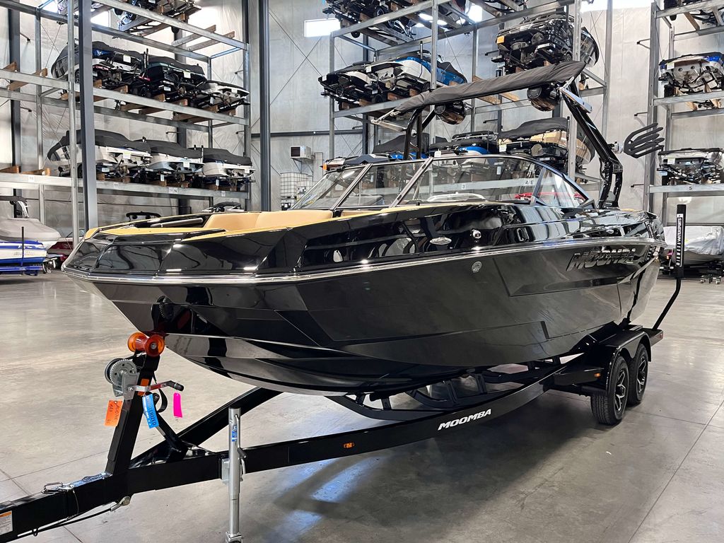 2025 MOOMBA Max