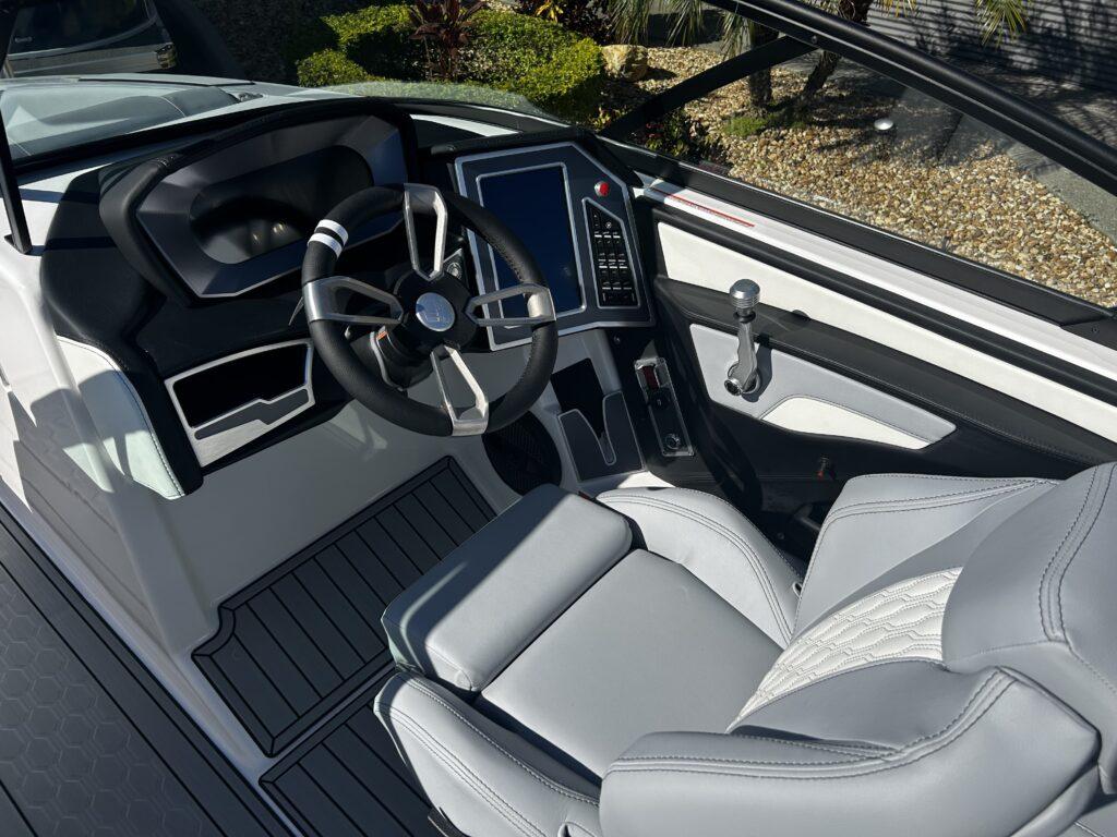 2024 MasterCraft XT22T