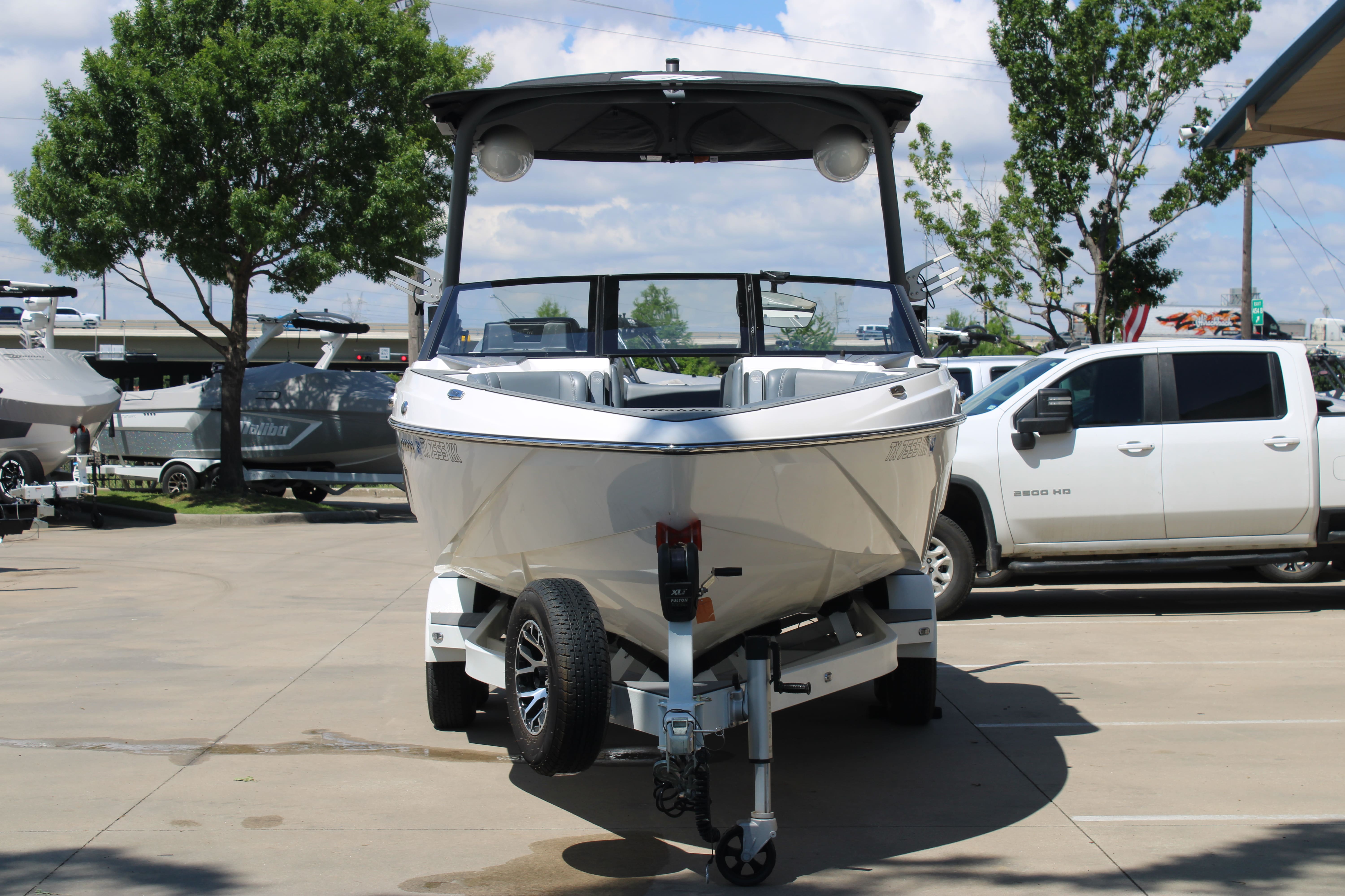 2022 Malibu 23 LSV