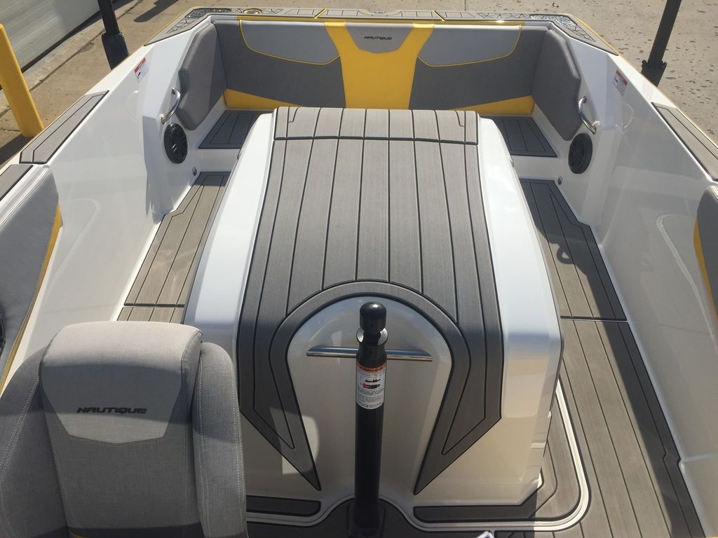 2022 Nautique 200