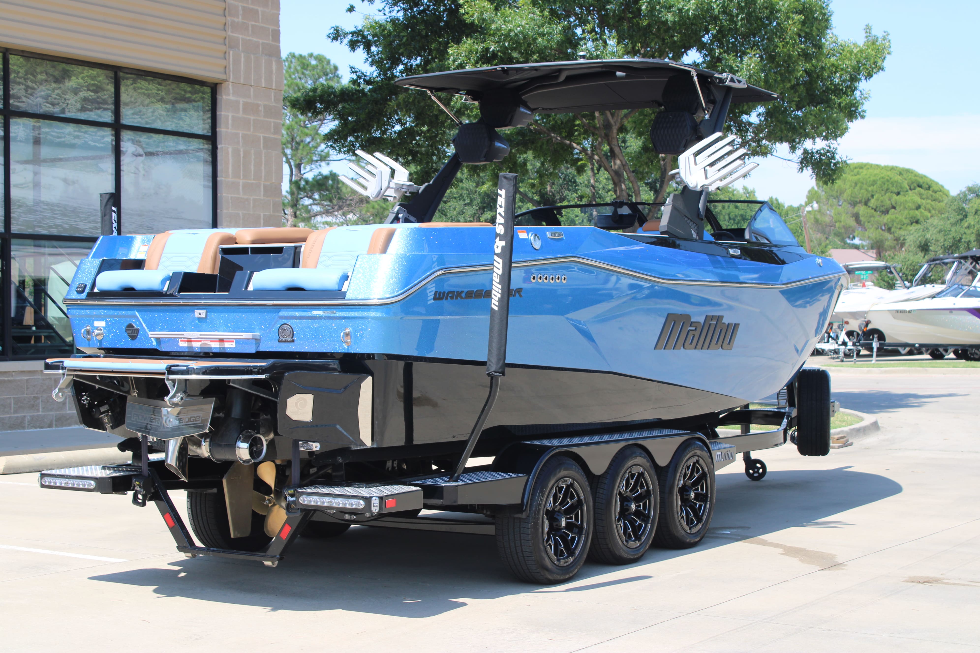 2025 Malibu 26 LSV