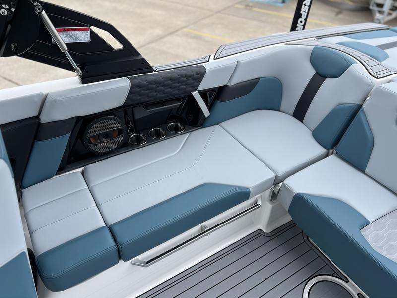 2025 MasterCraft XT22