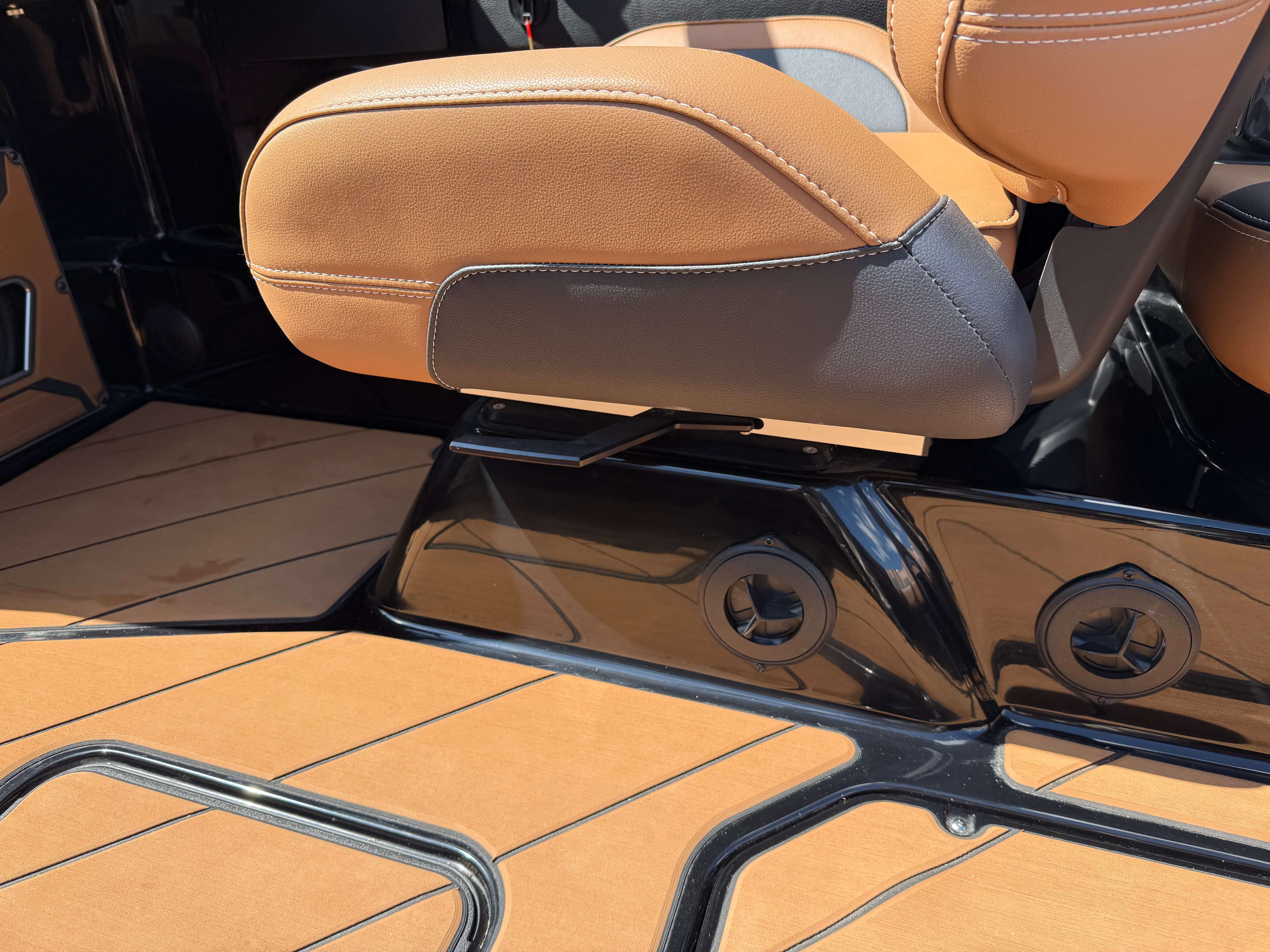 2024 Malibu Wakesetter 23 LSV Icon