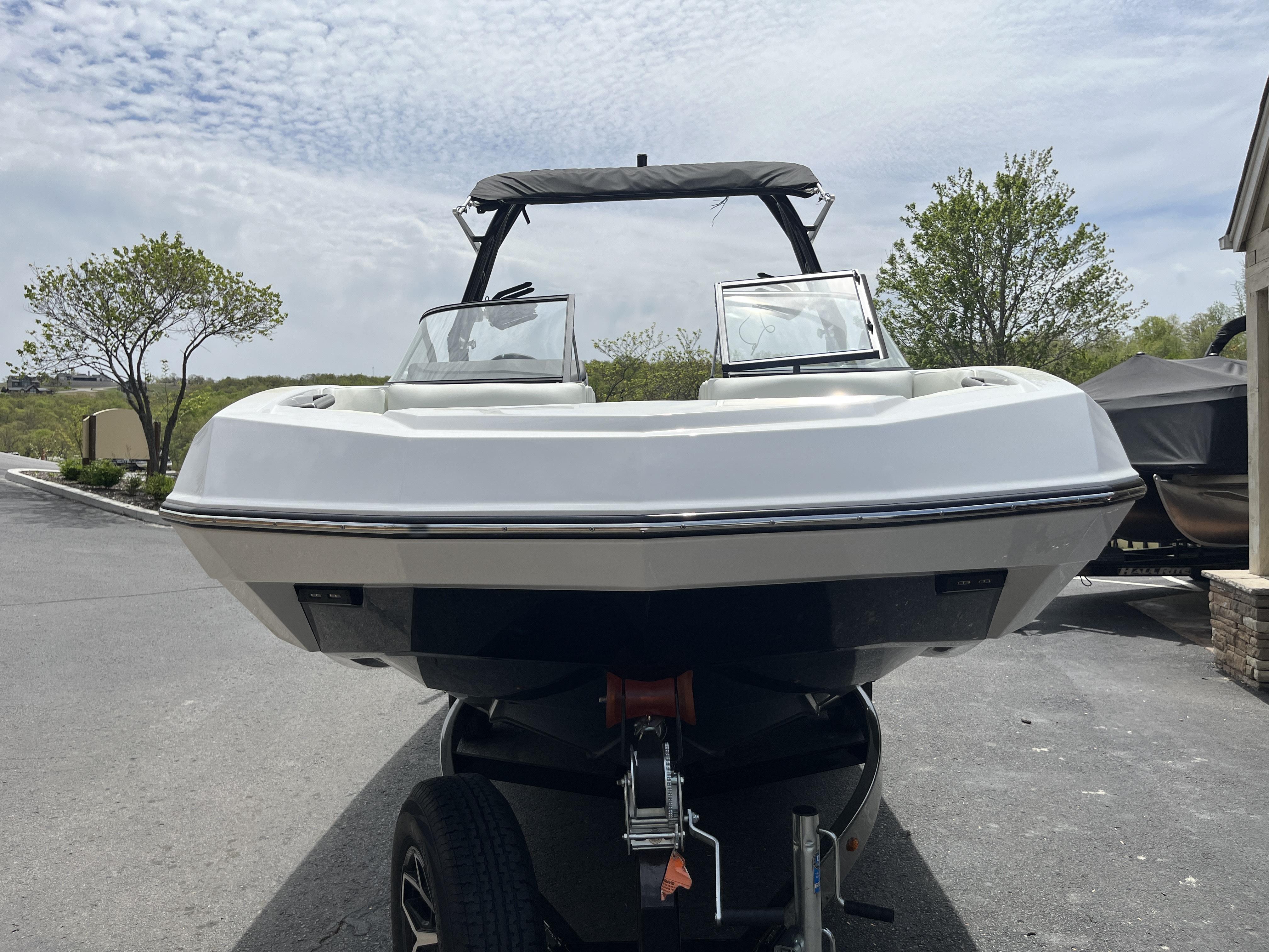 2025 MOOMBA MAX