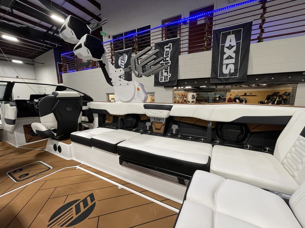 2025 Malibu Boats 26 LSV