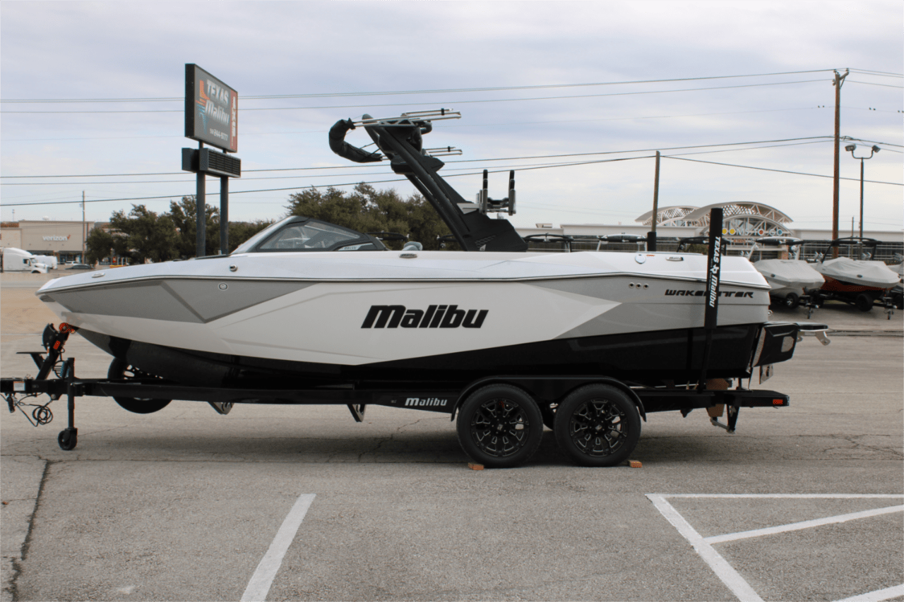 2025 Malibu 23 LSV