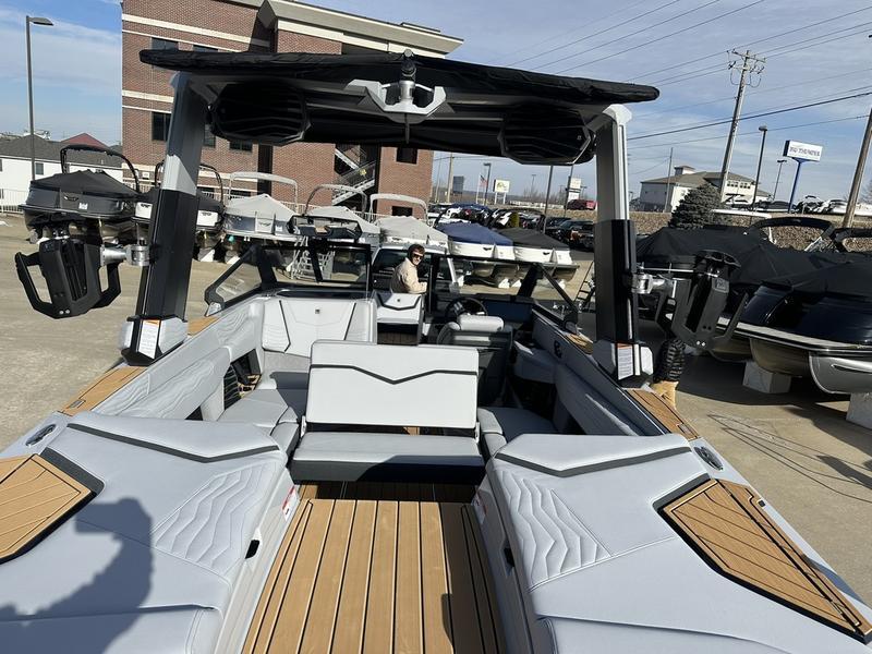 2025 Nautique G23