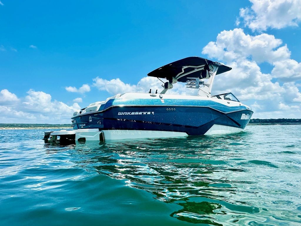 2023 Malibu Boats 25 LSV