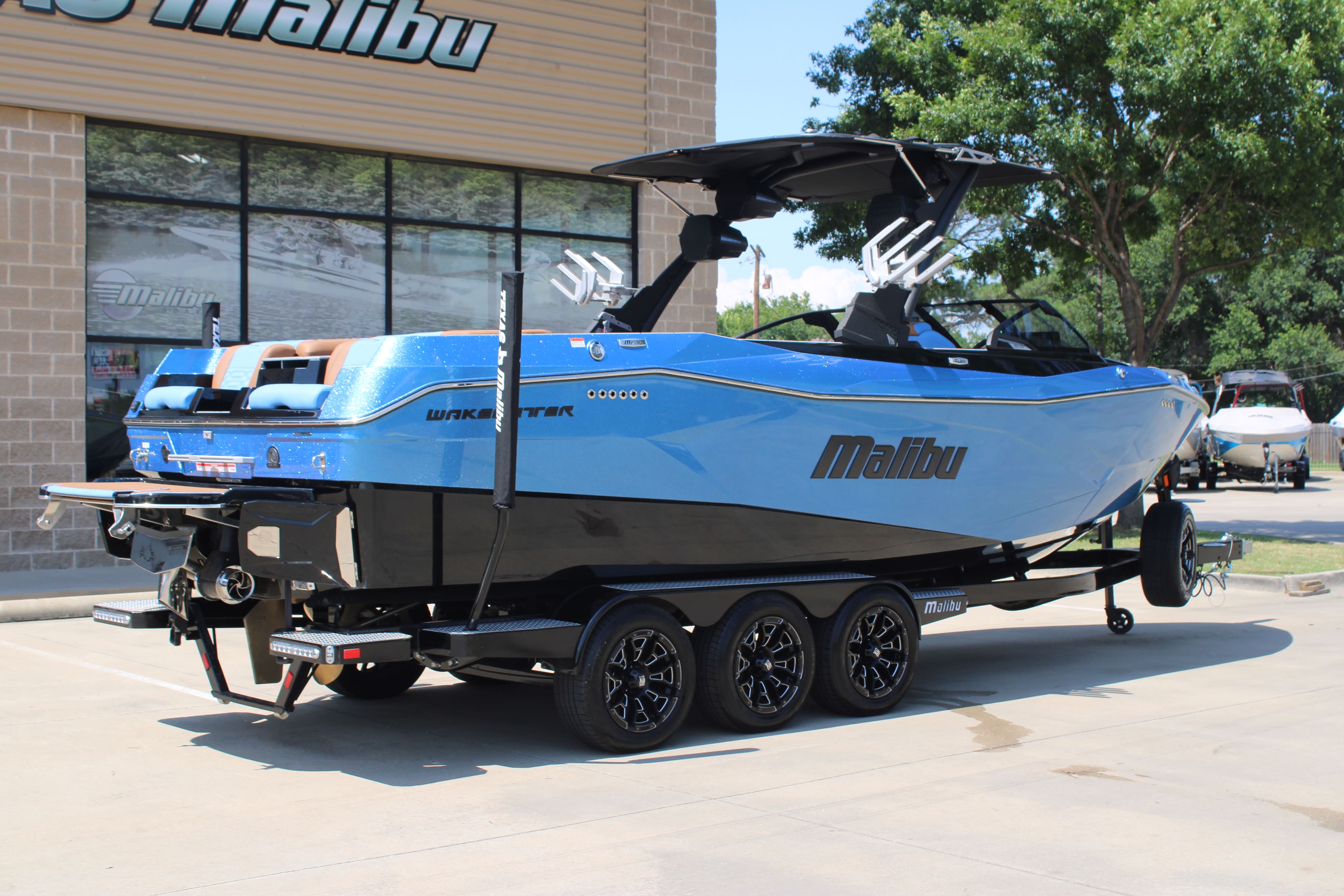 2025 Malibu 26 LSV