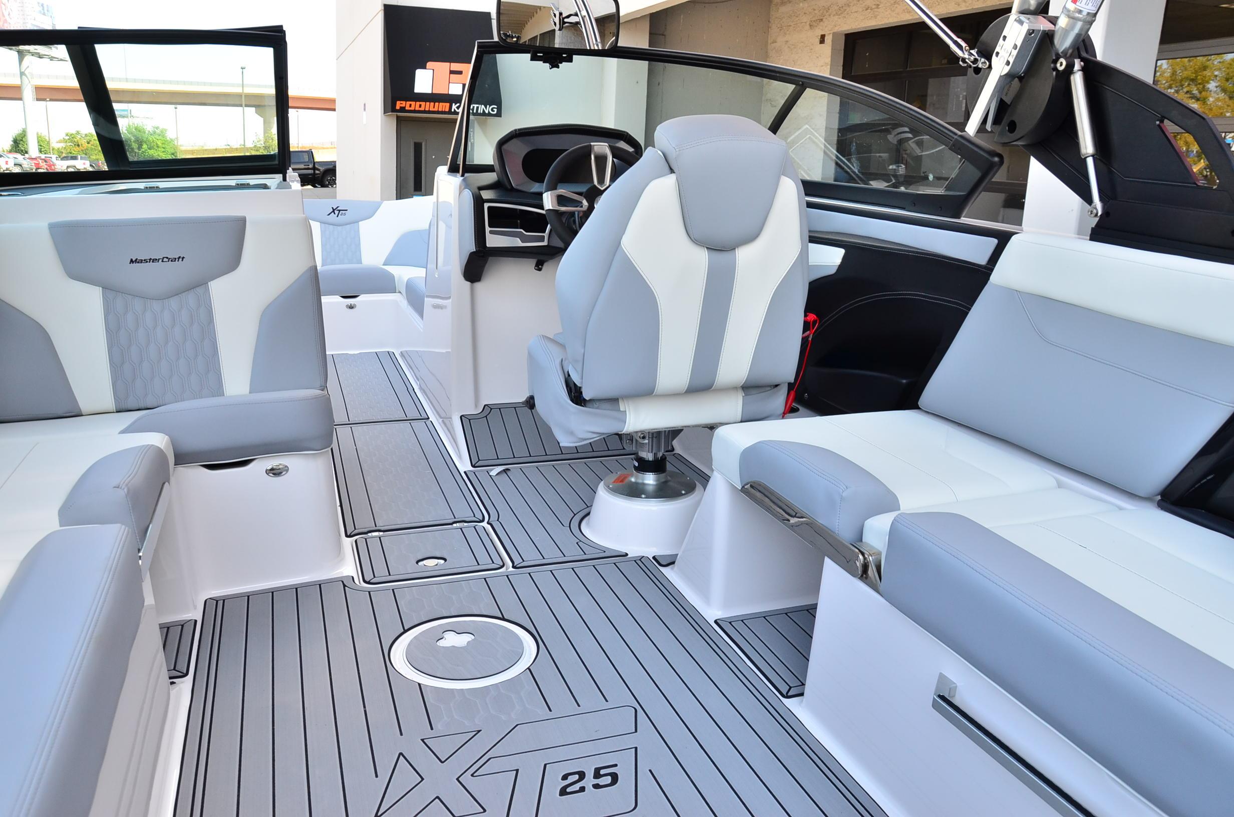 2024 MasterCraft XT25 – LOADED! Model Year End Sale! LOWEST PRICED XT25 IN THE COUNTRY!