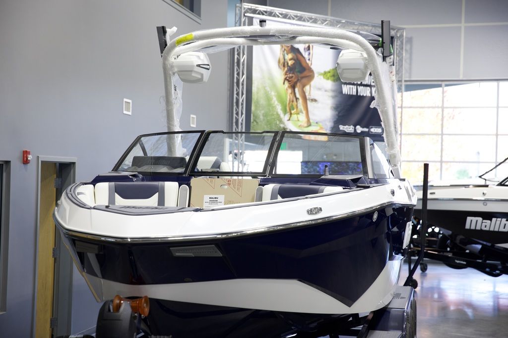 2025 Malibu Boats 25 LSV