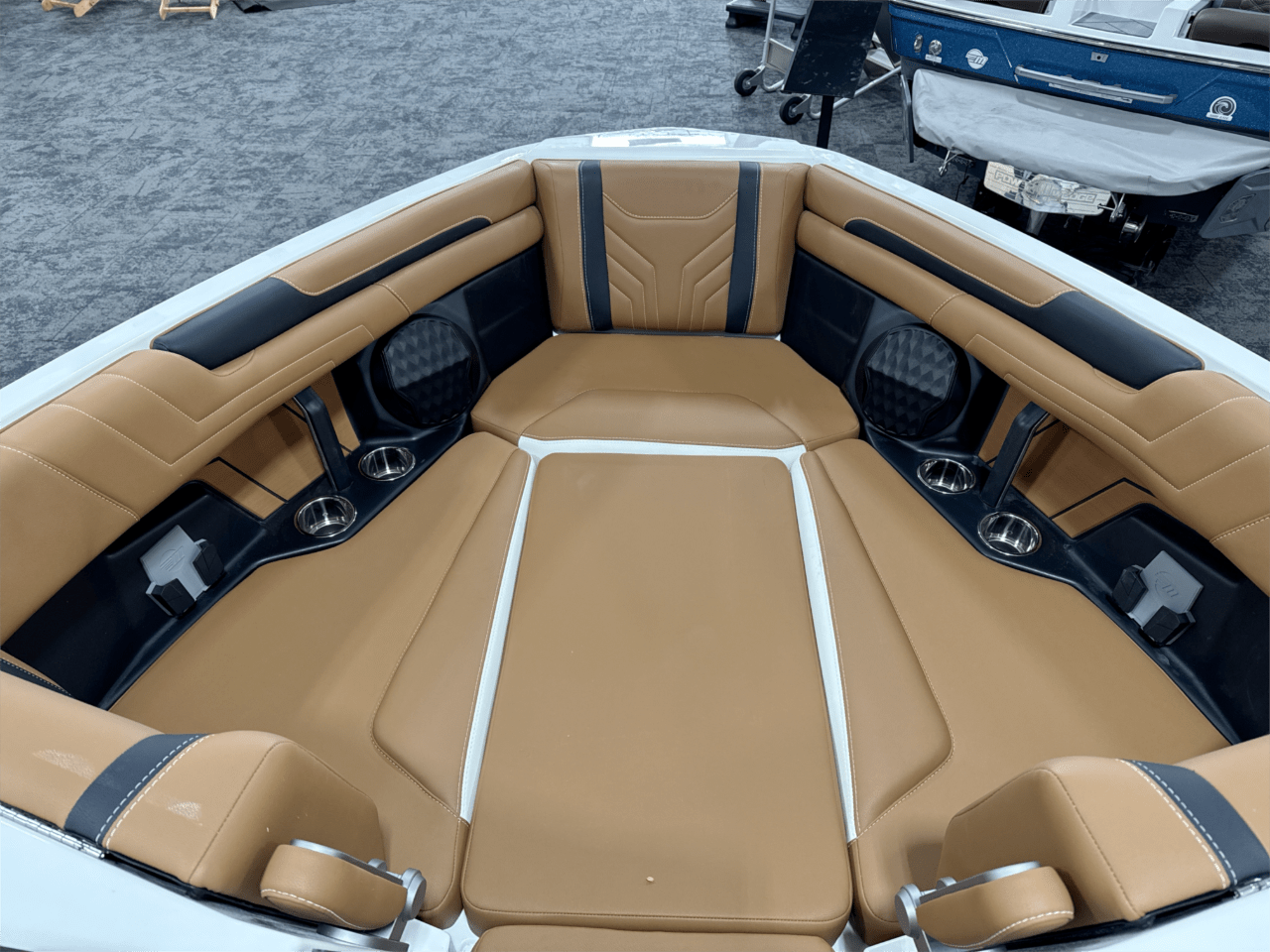 2025 Malibu 25 LSV